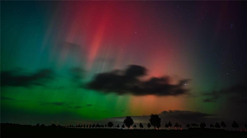 Chancen auf Polarlichter stehen weiter gut Polarlichter leuchten in verschiedenen Farben, weil verschiedene Teilchen der Lufthülle in verschiedenen Höhen angeregt werden. (Archivbild)