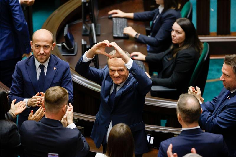 Polen: Mit Popcorn im Kino den Regierungswechsel gucken Polens Parlament hat den früheren Oppositionsführer Donald Tusk zum künftigen Regierungschef bestimmt.
