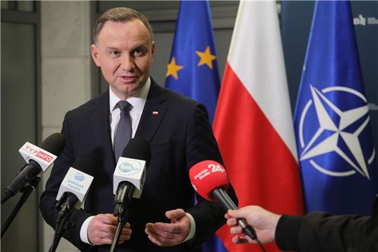 Polens Präsident Andrzej Duda im Gespräch mit Journalisten.