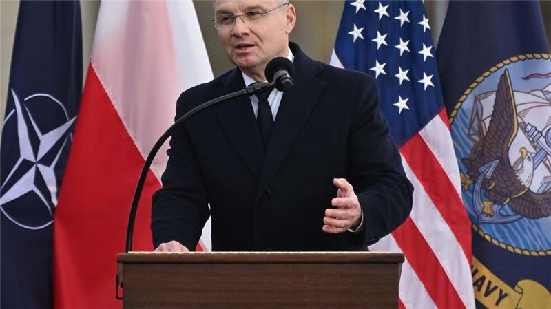 Stützpunkt für Nato-Raketenabwehrschirm in Polen eröffnet Polens Präsident Andrzej Duda spricht bei der Eröffnung der US-Raketenabwehrbasis in Redzikowo. (Foto aktuell)