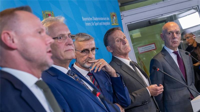 Politik und Fußball haben sich auf eine zentrale Stelle für Stadionverbote geeinigt.