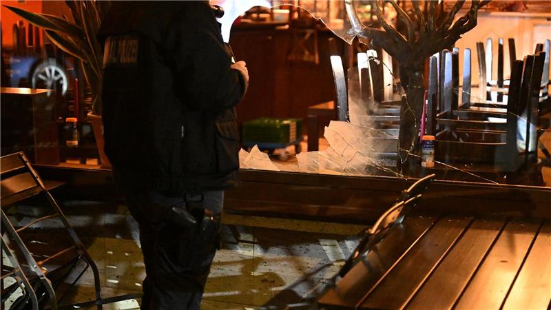 Polizei spricht von politischer Brisanz bei dem Einsatz.