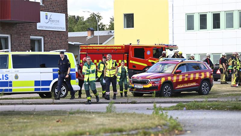 Polizei und Rettungskräfte rückten am Nachmittag zu einer Schule im schwedischen Fagersta aus.