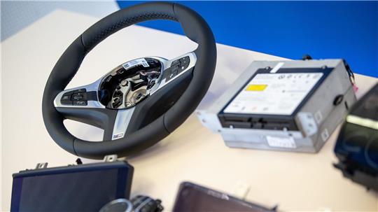 Polizeibeamten aus Deutschland und Litauen gelingt ein Schlag gegen den Handel mit gestohlenen Autoteilen. (Symbolbild)