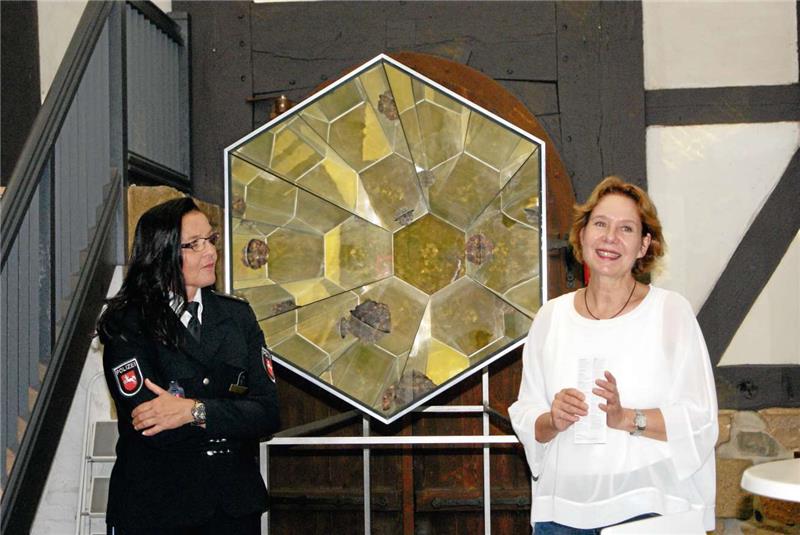 Polizeichefin Petra Krischker war Gast der Kunstpause am Mittag. Sie wurde von Dorothée Prüssner vom Mönchehaus Museum begrüßt.  Foto: Brummer