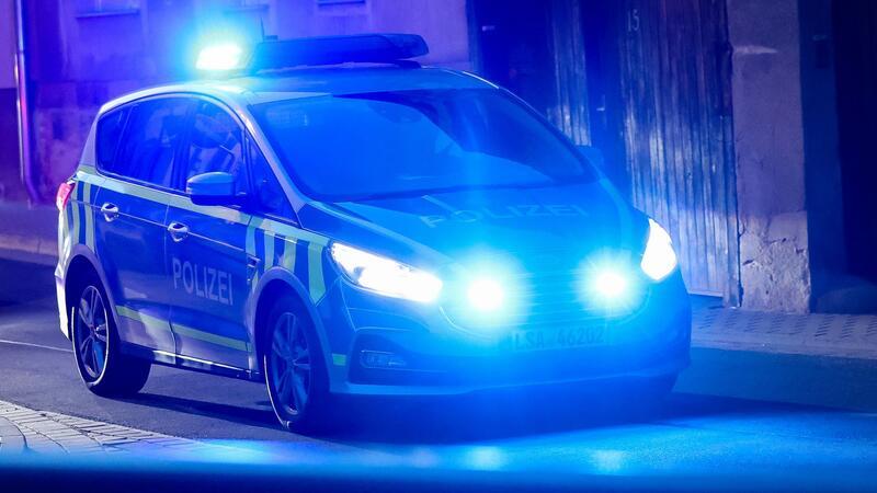 Polizeieinsatz: Ein Jugendlicher in Bremen wird mit einem Messer verletzt. (Symbolbild)