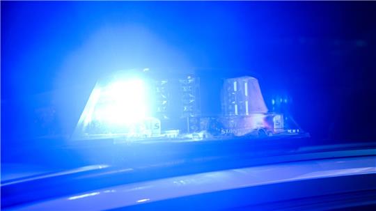 Polizeieinsatz nach schwerem Verkehrsunfall: Die B71 bei Munster musste für mehrere Stunden voll gesperrt werden. (Symbolbild)