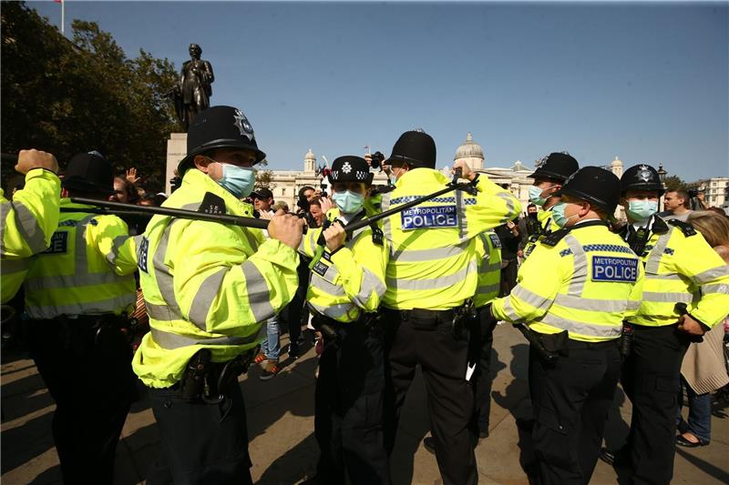 Bericht stellt sexistische Kultur bei Scotland Yard fest Polizisten bei einer Demonstration auf dem Londoner Trafalgar Square.