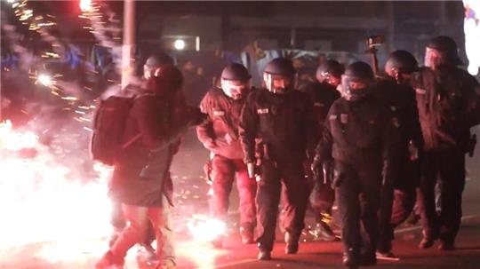 Polizisten in der Silvesternacht in Berlin. (Archivbild) 