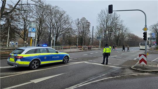 Polizisten mussten teils den Verkehr an ausgefallenen Ampeln regeln.