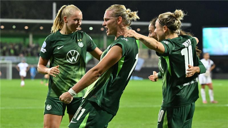 Bilder des Tages Popp führt Wolfsburg zum Auftaktsieg gegen Paris Saint-Germain