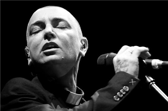 Popsängerin Sinead O'Connor wurde nur 56 Jahre alt. Hier bei einem Konzert in Santiago De Chile.