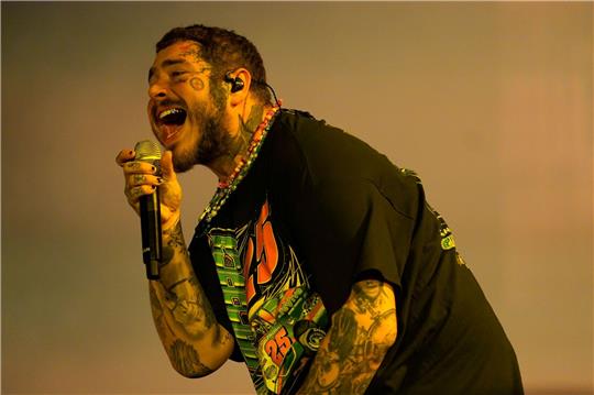Post Malone kauft seltene Spielkarte für Millionen Popstar Post Malone setzt fast alles auf eine Karte.