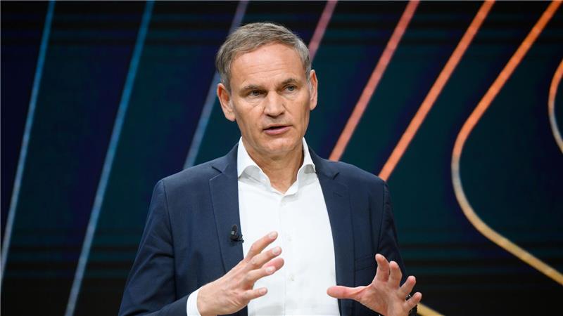 Nach Gewinneinbruch: Das sind die Baustellen bei Porsche Porsche-Chef Blume ist sich weiterhin sicher: Die E-Mobilität ist die Technologie der Zukunft.