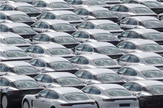 Porsche hat im vergangenen Jahr etwas mehr Sport- und Geländewagen verkauft.