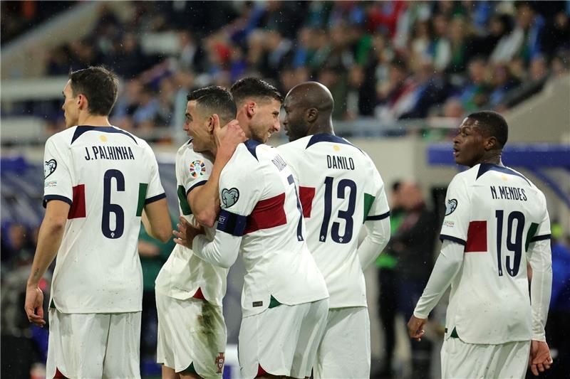 Ronaldo wieder in Torlaune für Portugal Portugals Superstar Cristiano Ronaldo (M) erzielte zwei Treffer gegen Luxemburg.