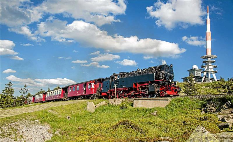 Brockenbahn: Schönste Zugstrecke der Welt Postkartenidylle: Der Brocken und die Brockenbahn gehören zusammen. Foto: Bahnsen
