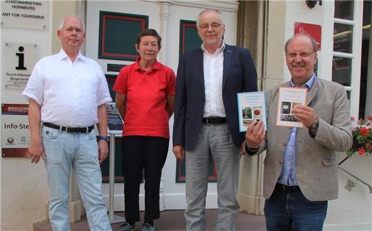 Präsentation der zwei Neuerscheinungen mit (v.li.) Dr. Martin Hentrich, Dr. Sibylle Heise, Prof. Dr. Edmund Brandt und Andreas Memmert. Foto: Hohaus