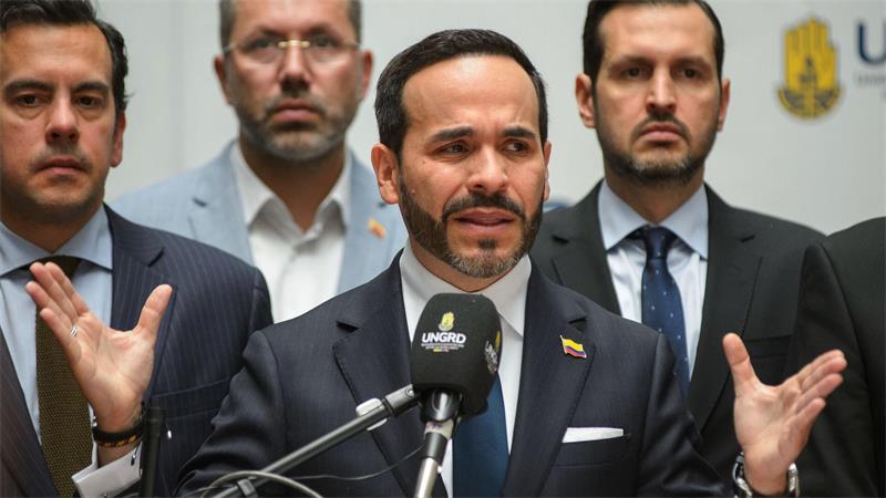 Präsident Abelardo de la Espriella informiert über die Lage.