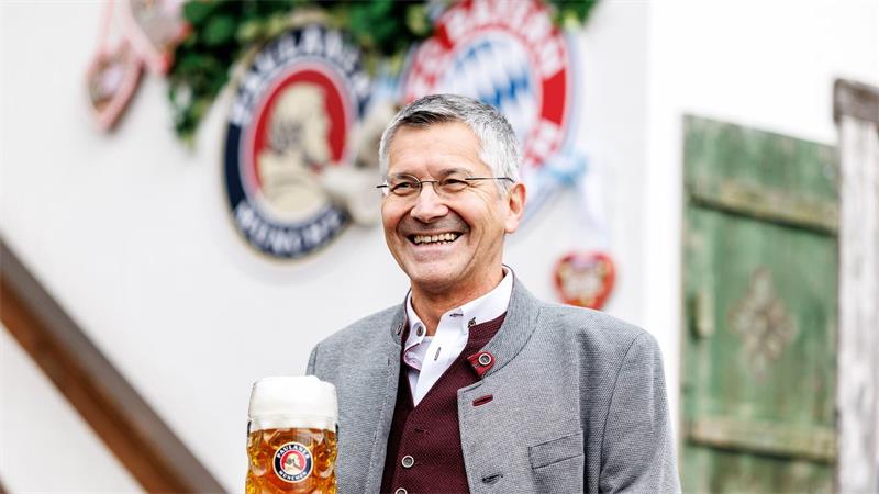 Bayern-Prosit auch ohne Wiesn-Pflichtspiel Präsident Hainer ist davon überzeugt, dass der FC Bayern am Ende wieder an der Spitze steht. (Archivbild)