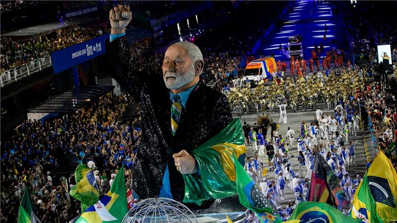 Präsident Lula wurde bei einem Auftritt geehrt.