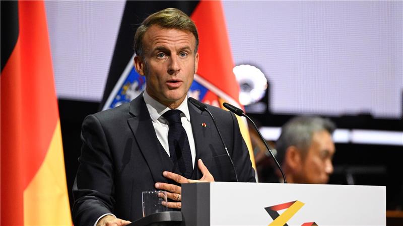 Präsident Macron schlägt in seiner Rede einen weiten Bogen.