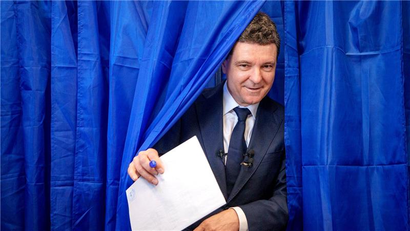 Rumänien: Regierungskrise nach Teilsieg von Rechtspopulist Präsidentenkandidat Nicusor Dan, parteiloser Bürgermeister von Bukarest, hat es wahrscheinlich in die Stichwahl geschafft.