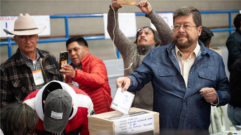 Bolivien: Stichwahl zwischen zwei Oppositionskandidaten Präsidentschaftskandidat Samuel Doria Medina galt lange als Favorit für eine Stichwahl, landete aber auf dem dritten Platz.
