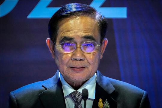 Prayuth Chan-ocha, Premierminister von Thailand, hat Neuwahlen anberaumt. Die Demokratiebewegung forderte unter anderem seinen Reücktritt sowie eine Reform der Verfassung und der Monarchie.