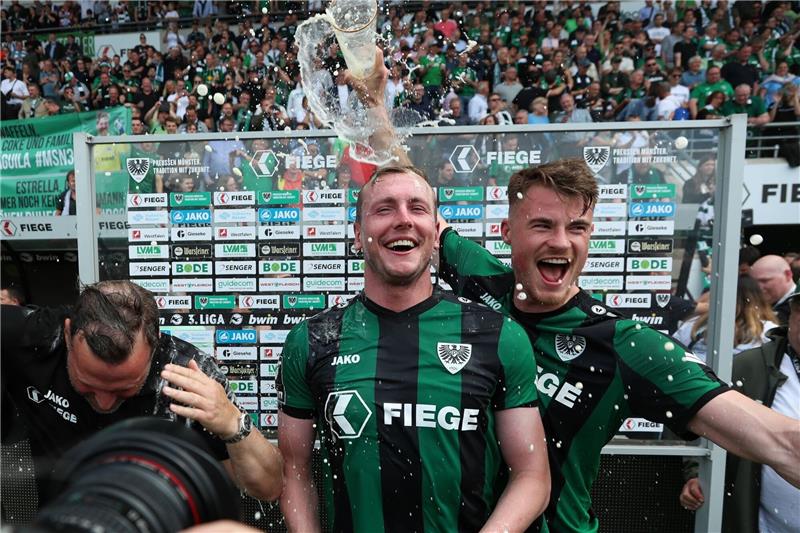 „Der Adler erhebt sich” - Party nach Aufstieg von Münster Preußen Münster ist in die 2. Bundesliga aufgestiegen.