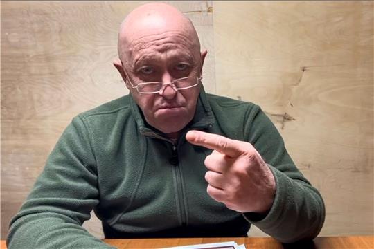 Prigoschin hat sich öffentlich mit der russischen Militärführung angelegt. Der Söldnerchef beklagte sich mehrfach über die seiner Ansicht nach fehlende Unterstützung seitens des russischen Verteidigungsministeriums.