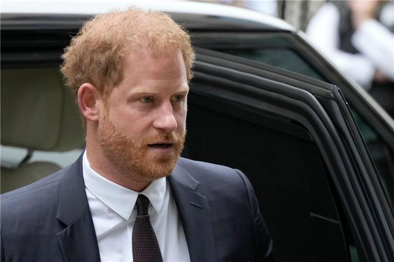 Prinz als Zeuge: Harry mit historischer Aussage in London Prinz Harry, Herzog von Sussex, trifft vor dem High Court in London ein. Prinz Harry wird vor einem Londoner Gericht gegen einen Boulevardzeitungsverlag aussagen.