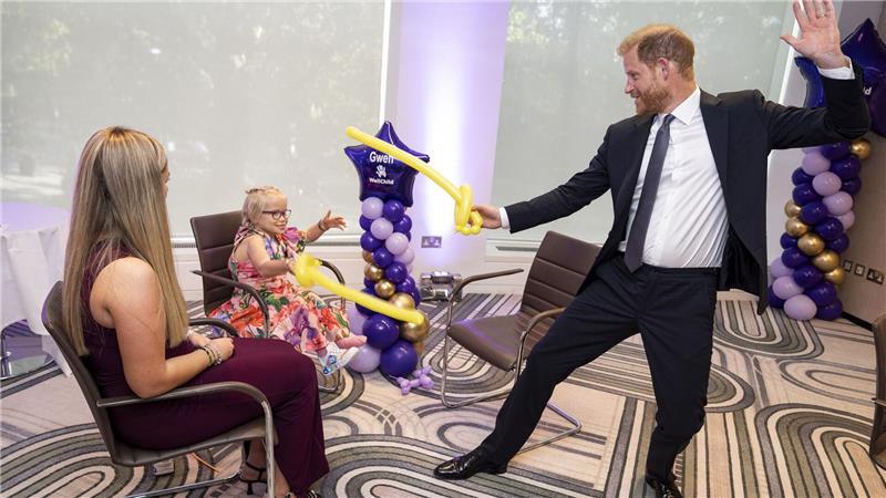 Britische Prinzen gedenken der Queen - aber getrennt Prinz Harry ist zurück in London.
