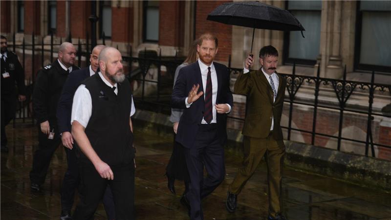 Prinz Harry trifft vor seiner Zeugenaussage in der Klage gegen die „Daily Mail“ am Gericht in London ein. 