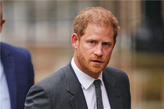 Prinz Harry vor der Anhörung vor dem Royal Courts Of Justice in London.