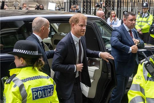 Prinz Harry wird vor einem Londoner Gericht gegen einen Boulevardzeitungsverlag aussagen.