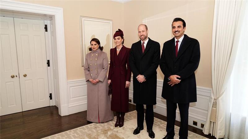 Kate und William begrüßen Emir von Katar zum Staatsbesuch Prinz William (2.v.r.) und seine Ehefrau Prinzessin Kate (2.v.l.) begrüßten das Herrscherpaar in ihrer Londoner Residenz.