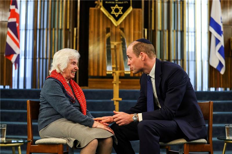 Prinz William stellt sich gegen Antisemitismus Prinz William unterhält sich mit der Holocaust-Überlebenden Renee Salt (94).