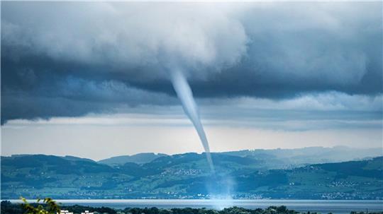 „Prinzipiell“ seien die Voraussetzungen für Tornados gegeben, heißt es beim DWD. (Archivbild)