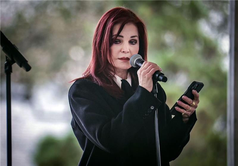 Priscilla Presley während der Gedenkfeier für ihre Tochter Lisa Marie Presley in Graceland.