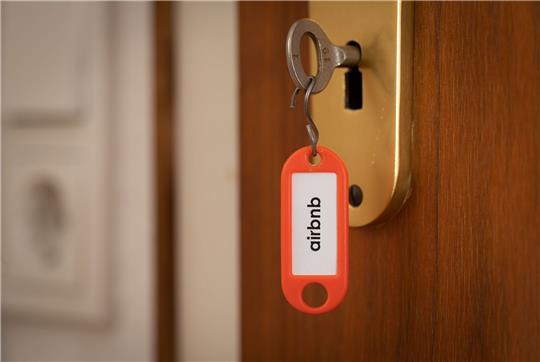 Private Vermieter, die mit dem Vermittlungsportal Airbnb arbeiten, sind im Visier der Steuerverwaltung.