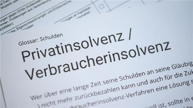 Privatpersonen könnten einen Antrag auf Verbraucherinsolvenz stellen, um ihre Schulden zu ordnen.