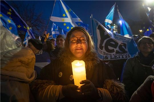 Pro-EU-Aktivisten versammeln sich Ende Januar 2020 im Rahmen einer Kundgebung gegen den Brexit unter dem Namen «Missing EU Already», vor dem Schottischen Parlament in Edinburgh.