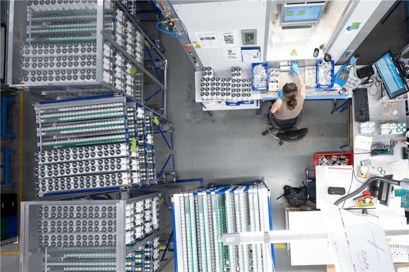 Erzeugerpreise steigen deutlich schwächer Produktion von Superkondensatoren bei einem Batteriezellenhersteller in Sachsen.