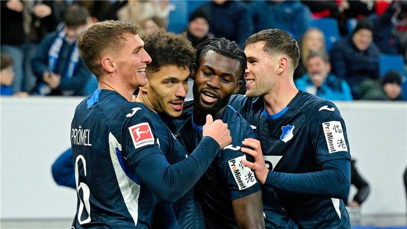 Prömel und Bebou werden verabschiedet.