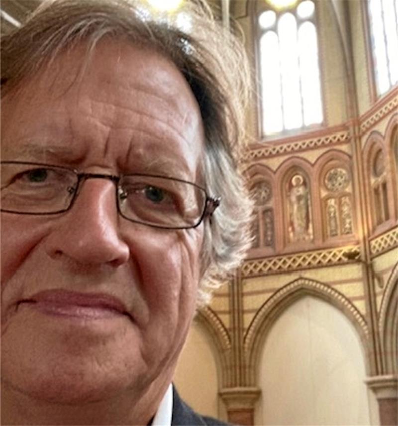 Professor Dr. Hans-Martin Gutmann liest zum Frankenberger Winterabend aus seinem Krimi „Wendewölfe“. Foto: Privat