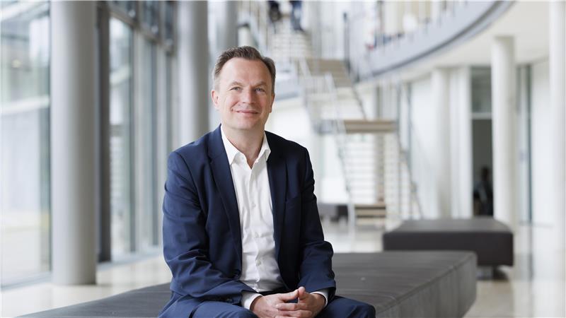 Wie Trump deutsche Schulden günstiger macht Professor Jens Südekum (49) war einer von vier Wirtschaftswissenschaftlern, die die Impulse für Wachstums- und Infrastrukturkonzept der künftigen schwarz-roten gesetzt haben. Foto: Ivo Mayr