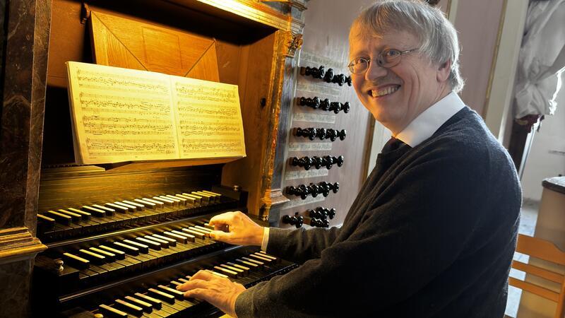 Professor Wolfgang Zerer gibt in der Klosterkirche Grauhof ein Orgelkonzert.