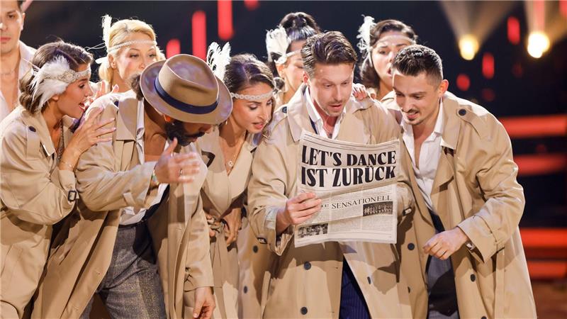 Profitänzer stehen in der RTL-Tanzshow „Let’s Dance“ im Coloneum auf der Bühne.