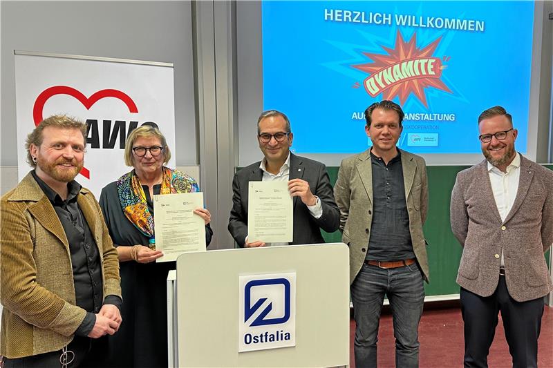 Pilotprojekt: Eine WG für „Systemsprenger“ in Goslar Projekt „Dynamite“ (v. li.): Die Hochschulprofessoren Dr. Timo Schreiner und Dr. Rosemarie Karger von der Ostfalia mit dem Braunschweiger Awo-Vorstandsvorsitzenden Rifat Fersahoglu-Weber, dem Awo-Jugendleiter Nils Borkowski und Awo-Einrichtungsleiter Hendrik Ruppert, der die künftige Wohngruppe in Goslar leiten wird. Foto: Awo